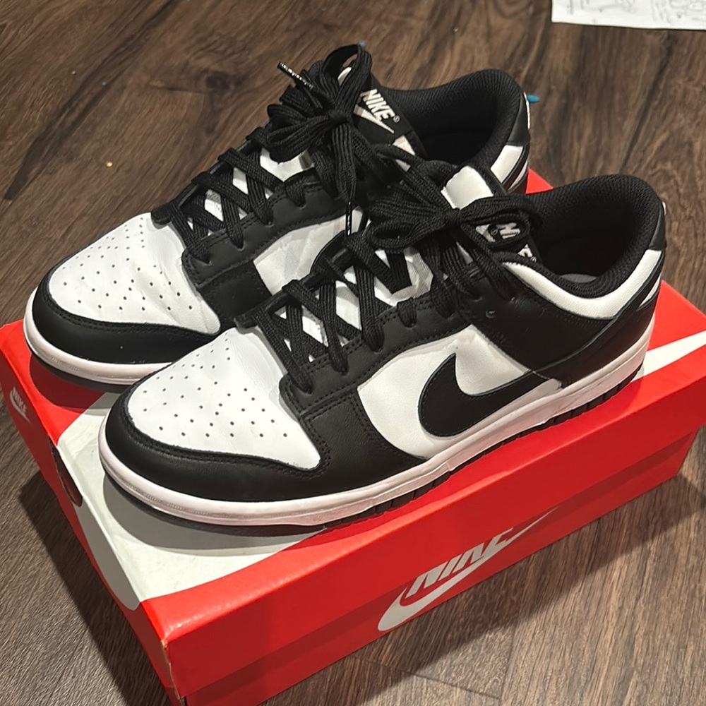 Nike women’s (panda) dunk low